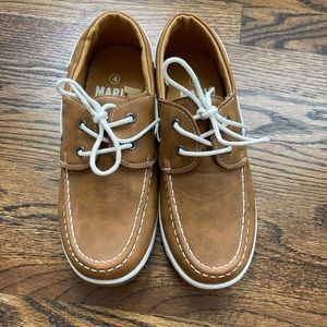 Mario Lopez NEW Boys size 4 Boat Shoes